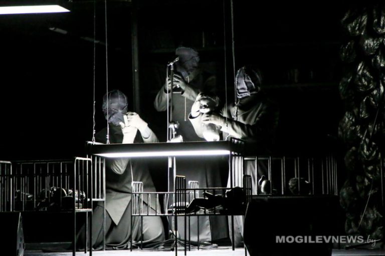 Четвертый день театрального форума «М.@rt.контакт» – «Пачупкi» и «Детектив Кристофер»